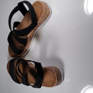 Comfy fit sandals
